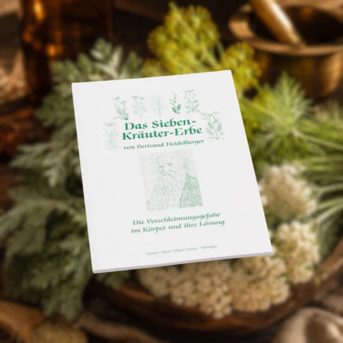 Buch das Sieben-Krauter Erbe auf einem natürlichen Hintergrund
